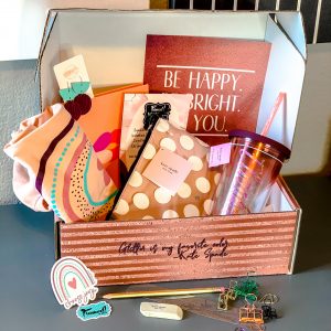 Read more about the article Limited Edition Kate Spade Monogram Box Reveal