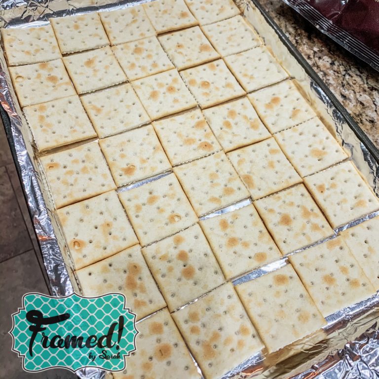 Easy Christmas Snack Tray Crackers